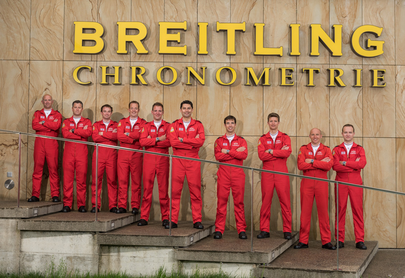 Zlhhxmuh red arrows at breitling chronometrie 001